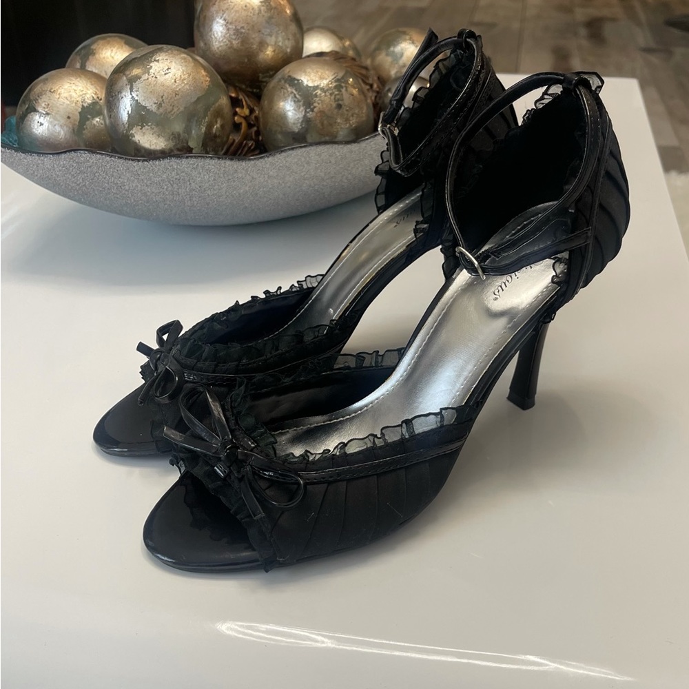 DELICIOUS HEELS